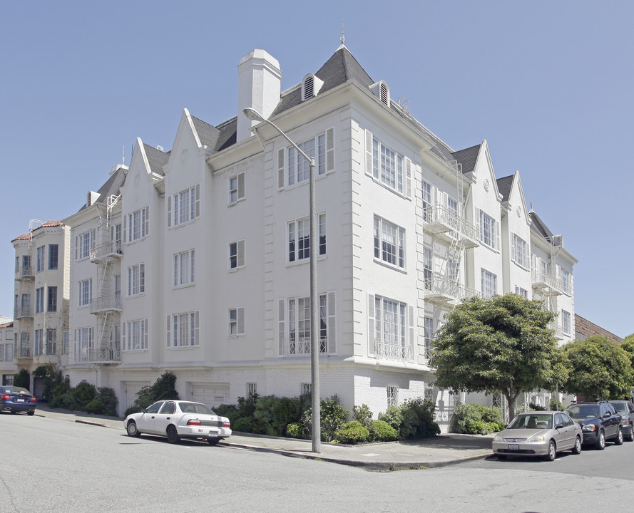 Marina Pierce Apartments in San Francisco, CA - Building Photo