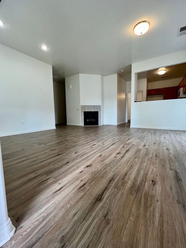708 Meadow Grove Ct in Bakersfield, CA - Building Photo - Building Photo