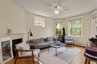 318 Harvard St, Unit #1 in Cambridge, MA - Building Photo - Building Photo