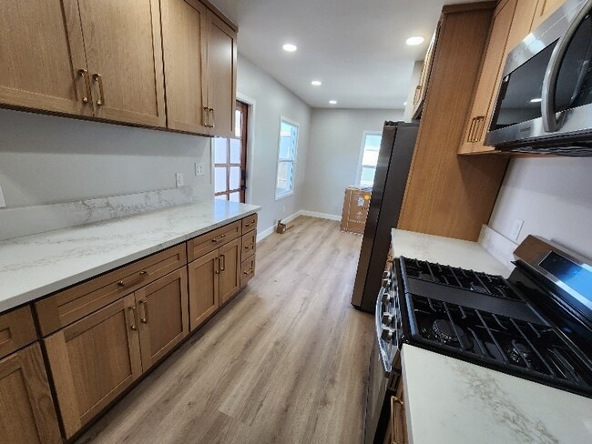 333 E 61st St in Long Beach, CA - Building Photo - Building Photo