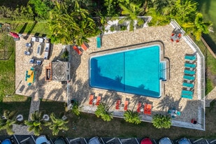 Sand Cove Apartment Homes in St Pete Beach, FL - Building Photo