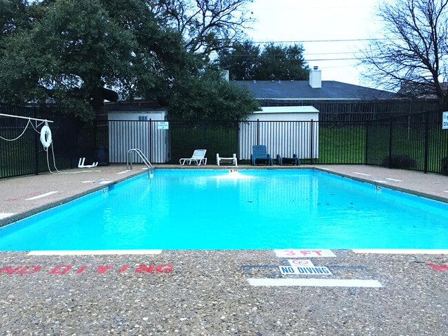 8824 Old McGregor Rd in Woodway, TX - Building Photo - Building Photo