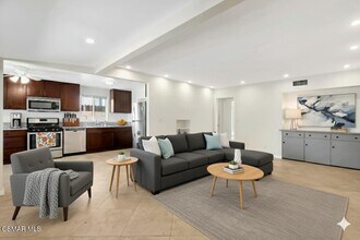 7322 Lindley Ave in Los Angeles, CA - Building Photo - Building Photo