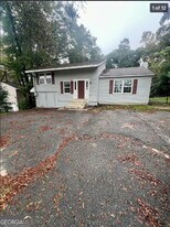 1099 Tucker Rd in Perry, GA - Building Photo