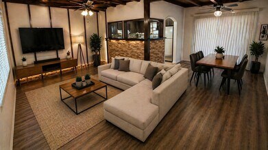 1360 Oxford Dr, Unit A in Englewood, FL - Foto de edificio - Building Photo