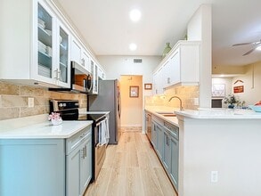 960 Cooper St, Unit 203 in Venice, FL - Building Photo - Building Photo