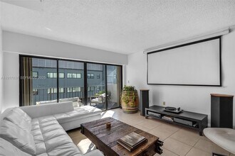 575 Crandon Blvd in Key Biscayne, FL - Building Photo - Building Photo