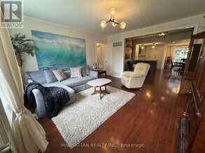 10 Victor Dr in Whitchurch-Stouffville, ON - Building Photo - Building Photo