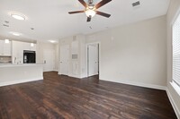 Oak Forest Pointe in Raleigh, NC - Building Photo - Building Photo