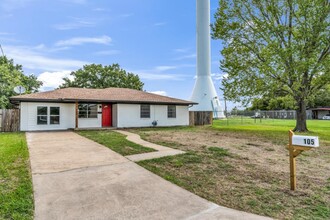 105 S Broadway St in Caldwell, TX - Building Photo - Building Photo