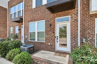 256 Parkwood Ave in Charlotte, NC - Foto de edificio - Building Photo