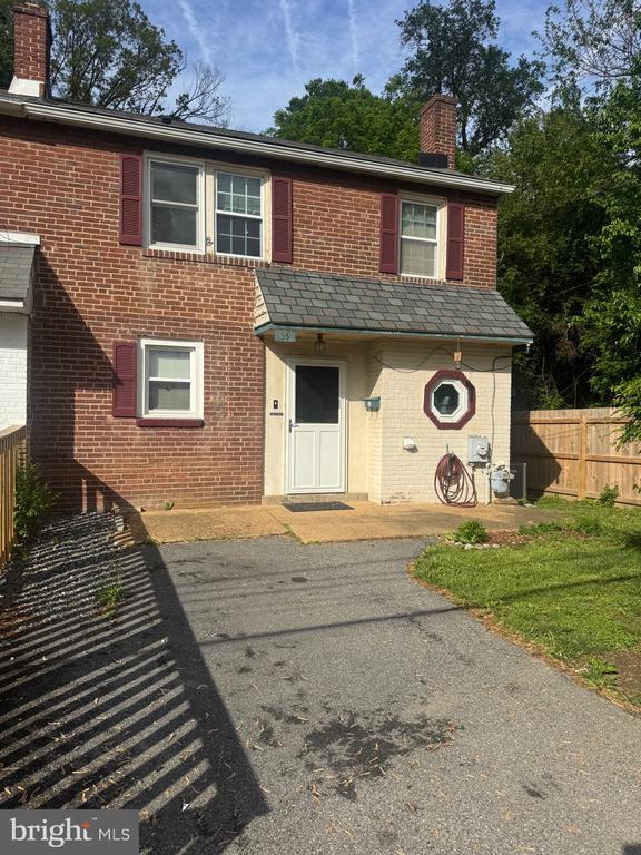 property at 39 N Pennewell Dr
