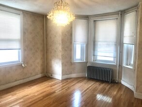 14 Smythe St, Unit 3 in Brookline, MA - Foto de edificio - Building Photo