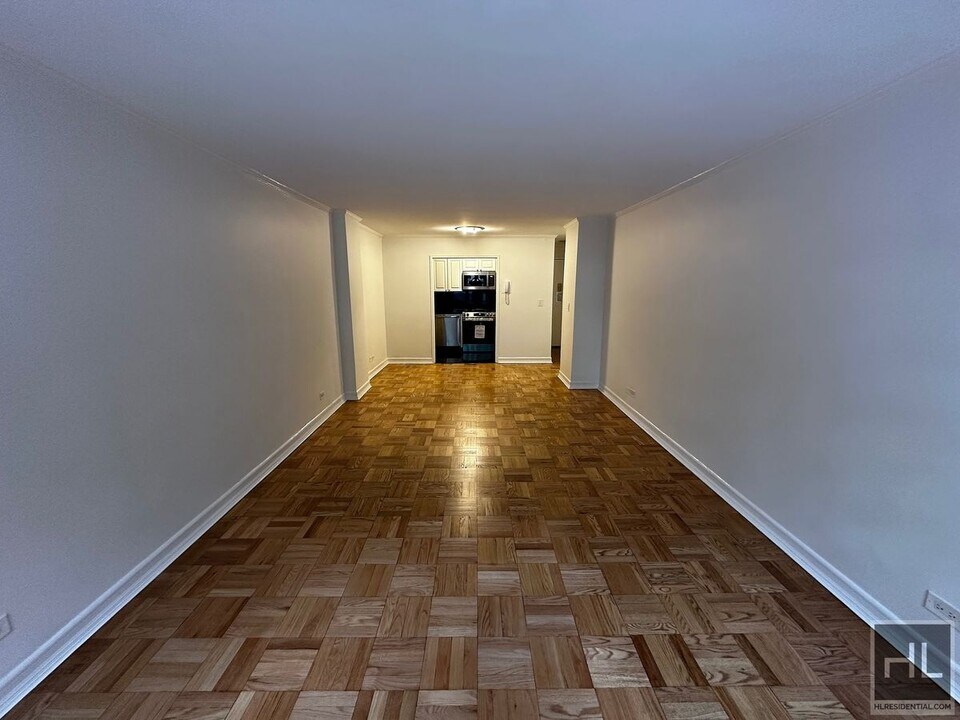EAST 63 STREET in New York, NY - Building Photo