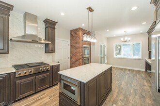 32 Sheffield Rd in Wayne, NJ - Building Photo - Building Photo