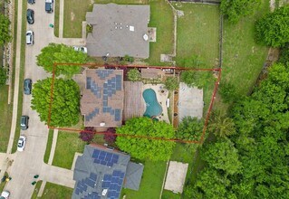 1088 Pondview Dr in Cedar Hill, TX - Foto de edificio - Building Photo