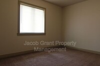 454 E Center St photo'