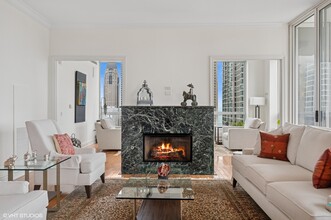 55 E Erie St in Chicago, IL - Building Photo - Building Photo