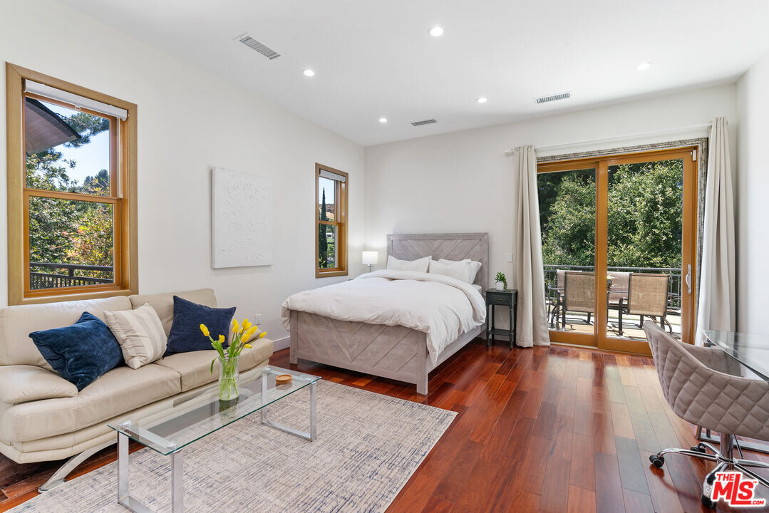 4409 Portico Pl-Unit -Unit B in Los Angeles, CA - Building Photo