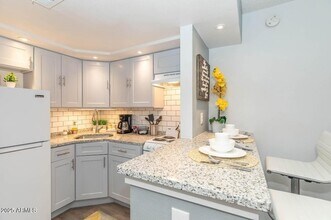 2936 E Indian School Rd, Unit 1 in Phoenix, AZ - Foto de edificio - Building Photo