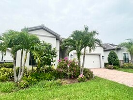 655 S E Boboli Way in Port St. Lucie, FL - Building Photo