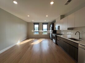 18 Central St, Unit T in Somerville, MA - Building Photo
