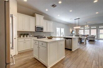 18505 McKay Cove in Austin, TX - Building Photo - Building Photo