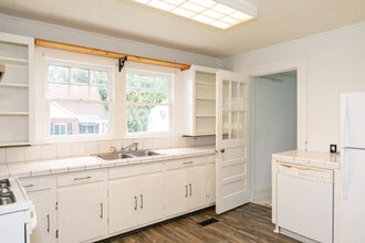 105 Burns St in Morganton, NC - Building Photo - Building Photo