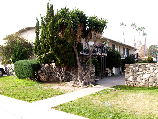 2265 Maple St in Costa Mesa, CA - Foto de edificio - Building Photo