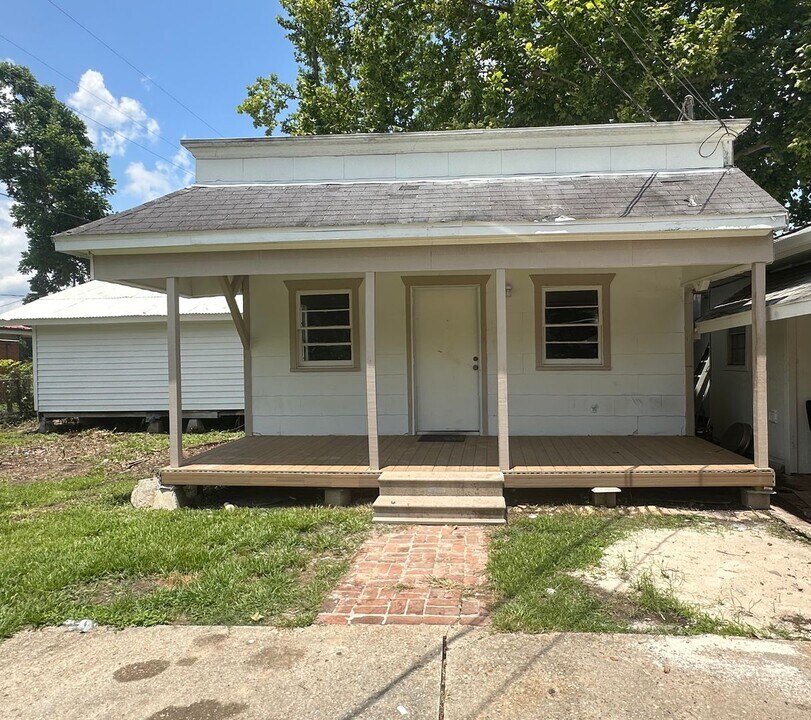 215 Teurlings Dr in Lafayette, LA - Building Photo