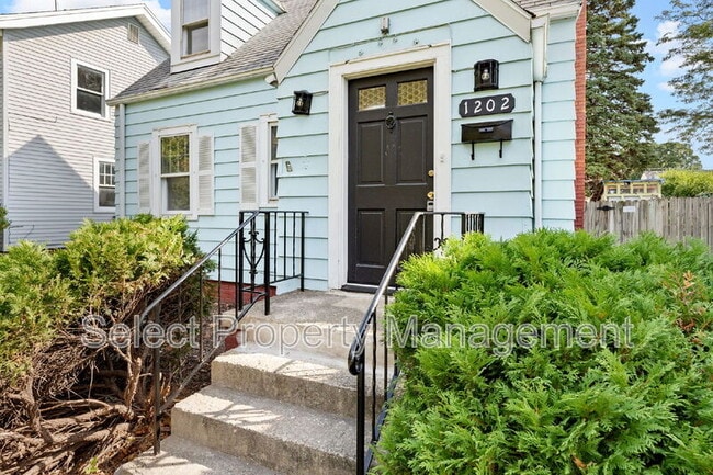 1202 N Anthony Blvd in Fort Wayne, IN - Building Photo - Building Photo