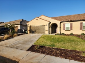 4926 Shelby Lynn Ave in Bakersfield, CA - Building Photo - Building Photo