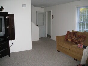 18 Melvin Ave, Unit B in Old Orchard Beach, ME - Building Photo - Building Photo