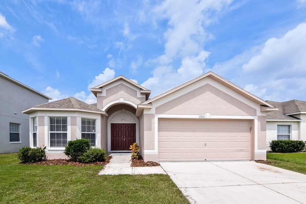 12006 Butler Woods Cir in Riverview, FL - Foto de edificio
