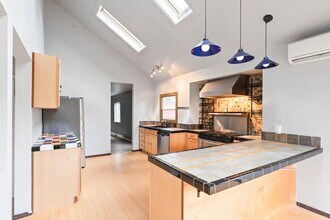 5403 NE 11th Ave in Portland, OR - Building Photo - Building Photo