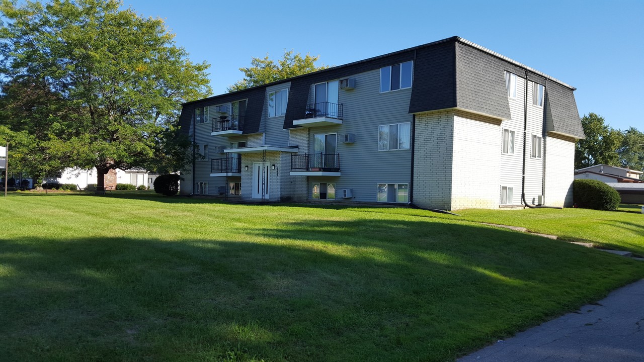 Brickwood Estates in Mount Morris, MI - Building Photo