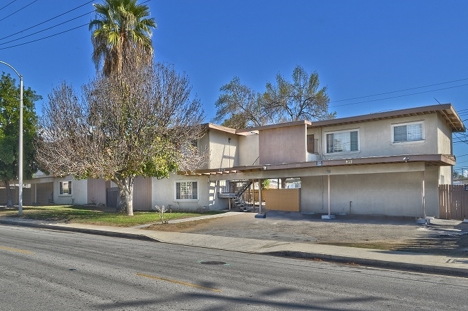 12925 Oaks Ave in Chino, CA - Building Photo