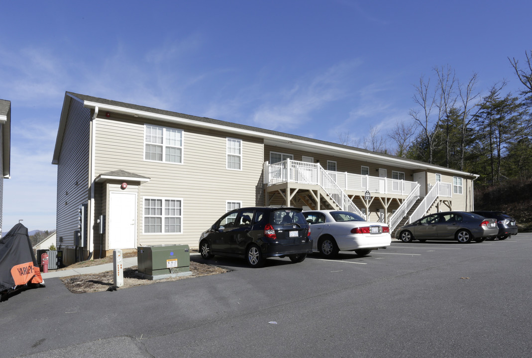 Creekside at Weaverville in Weaverville, NC - Building Photo