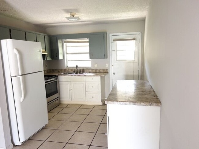2803 Griffin Rd in Leesburg, FL - Building Photo - Building Photo