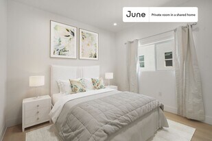 Room in Shared 5 bed/4 bath home in Los Angeles, CA - Building Photo