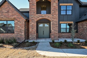 1045 Collis Wy in Newcastle, OK - Foto de edificio - Building Photo