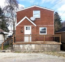 411 Locust St in Elizabeth, PA - Building Photo