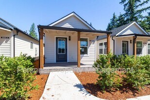 8005 NE 32nd St in Vancouver, WA - Building Photo