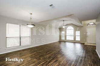 6912 Club Creek Dr in Fort Worth, TX - Building Photo - Building Photo