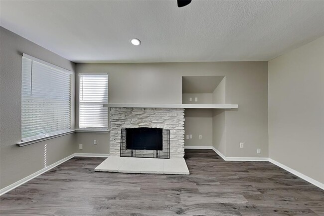 11 E Autumn Branch Cir in Spring, TX - Building Photo - Building Photo