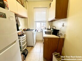 111 Park Dr in Boston, MA - Building Photo