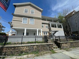1136 Luzerne St in Scranton, PA - Building Photo