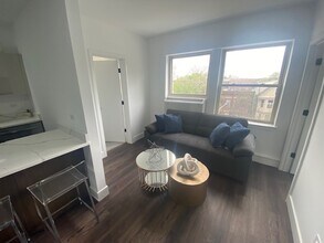 1555 W Hollywood Ave in Chicago, IL - Building Photo - Building Photo