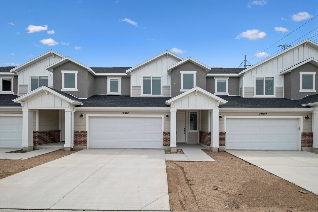 12905 S Parade Trail Ct in Riverton, UT - Foto de edificio