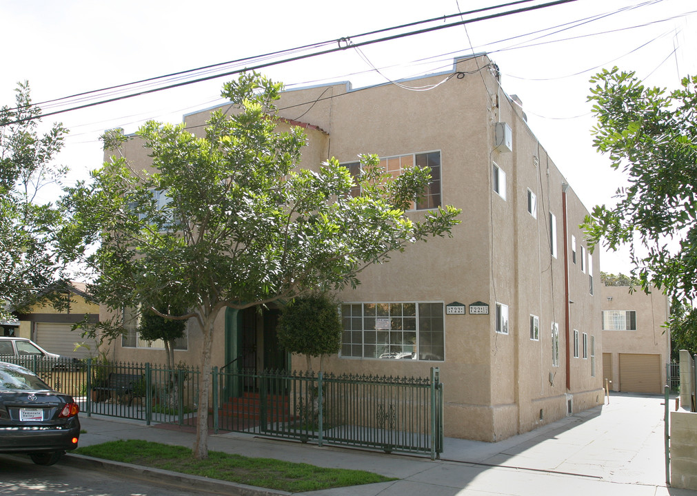 722-722 1/2 E 15th St in Long Beach, CA - Building Photo